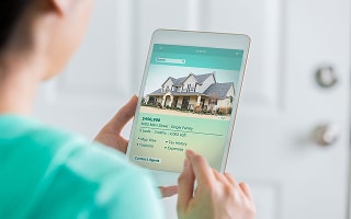 How Should Sellers Price Their Homes to Attract Buyers While Maximizing Value in Arkansas?